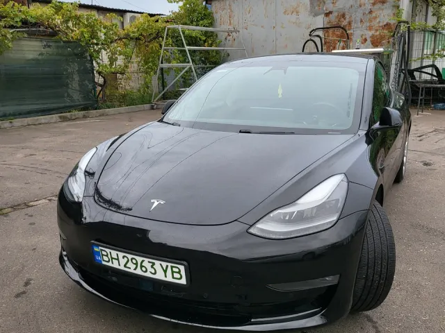 Tesla Model 3 - фото 1