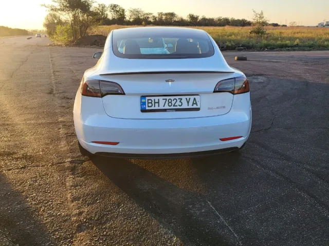 Tesla Model 3 - фото 3
