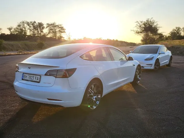 Tesla Model 3 - фото 2