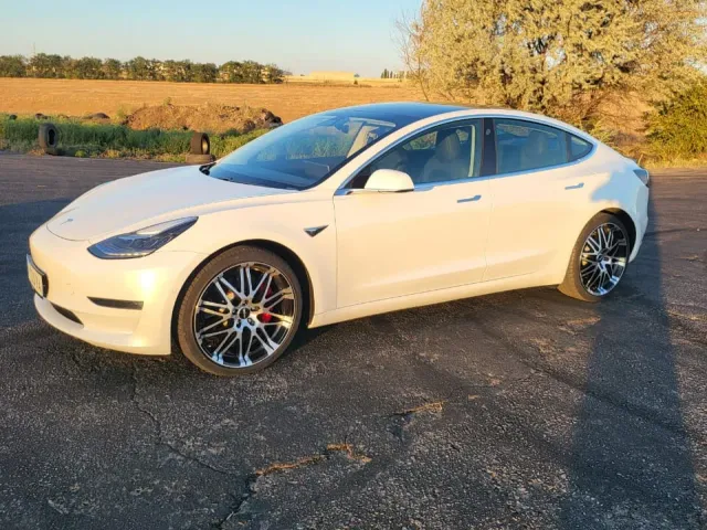 Tesla Model 3 - фото 4
