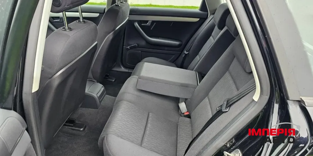 Audi A4 - фото 5