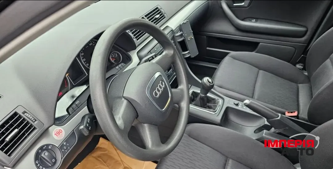 Audi A4 - фото 4