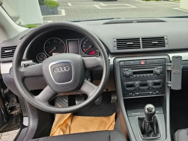 Audi A4 - фото 2