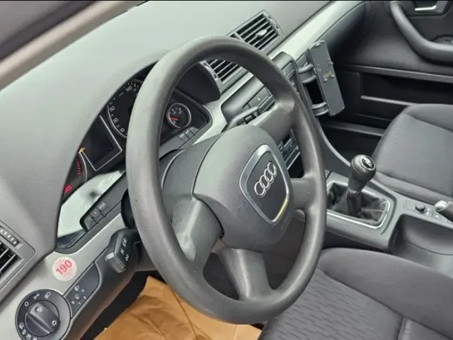 Audi A4 - фото 4