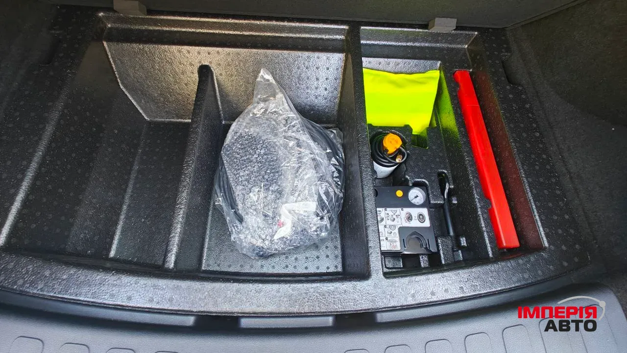 Skywell ET5 - фото 14