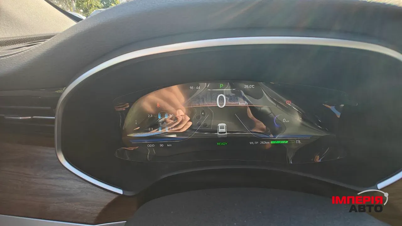 Skywell ET5 - фото 12