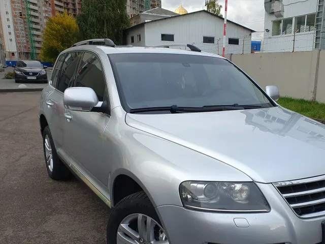 Volkswagen Touareg - фото 1