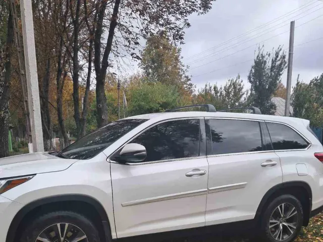Toyota Highlander - фото 2