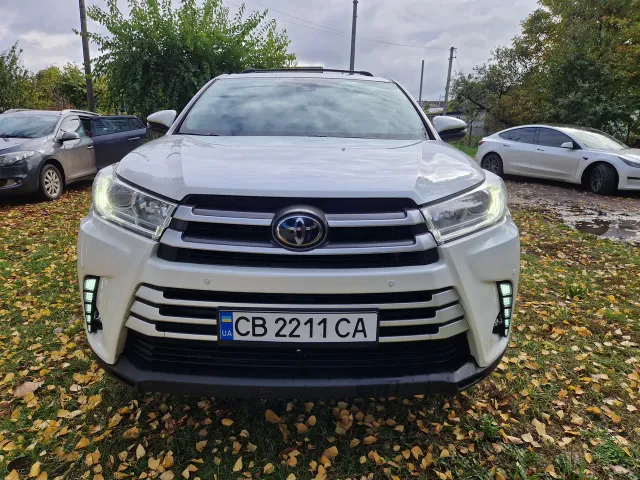 Toyota Highlander - фото 1