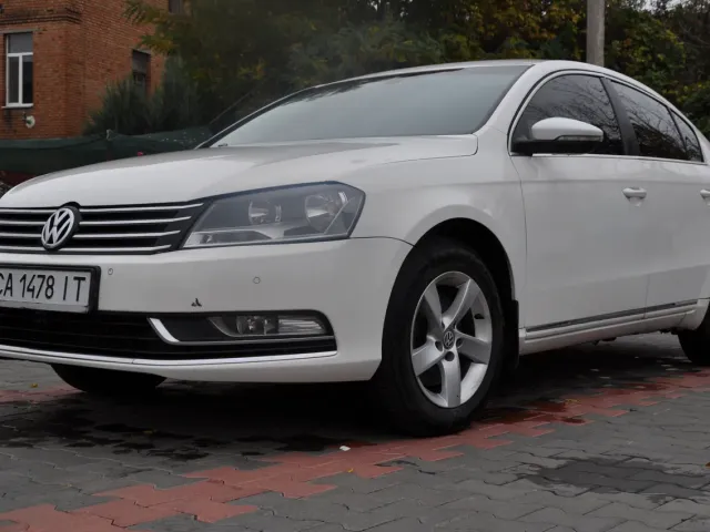 Volkswagen Passat - фото 4