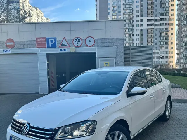 Volkswagen Passat - фото 1