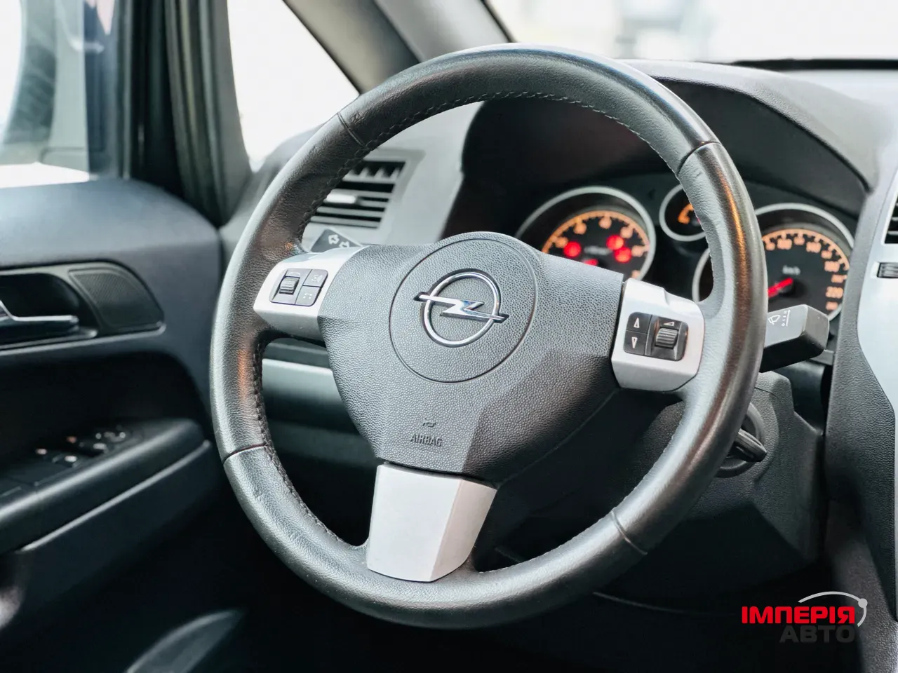 Opel Zafira - фото 21