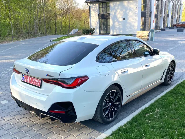 BMW i4 - фото 3
