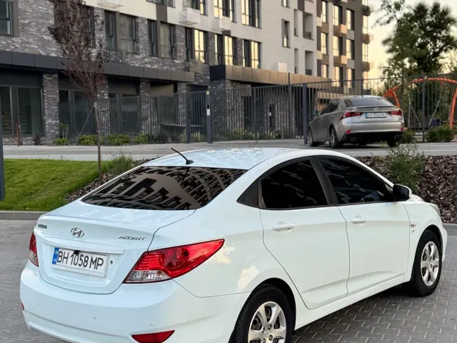 Hyundai Accent - фото 2