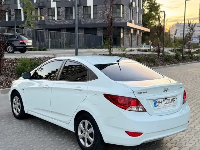 Hyundai Accent - фото 4
