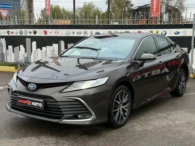Toyota Camry - фото 2