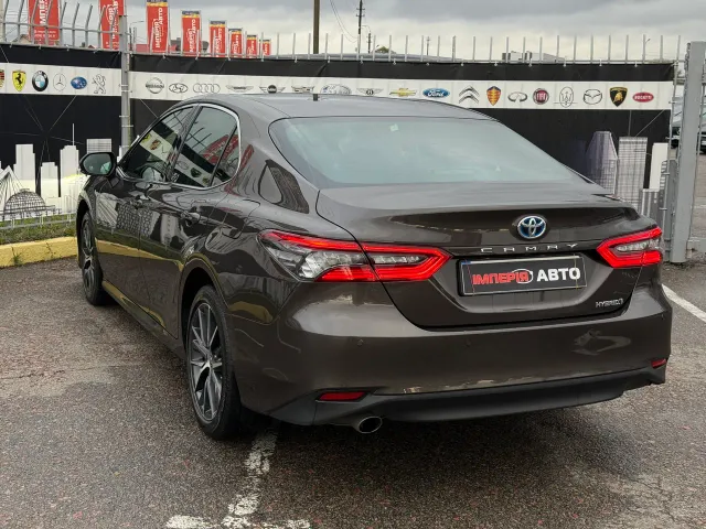 Toyota Camry - фото 4