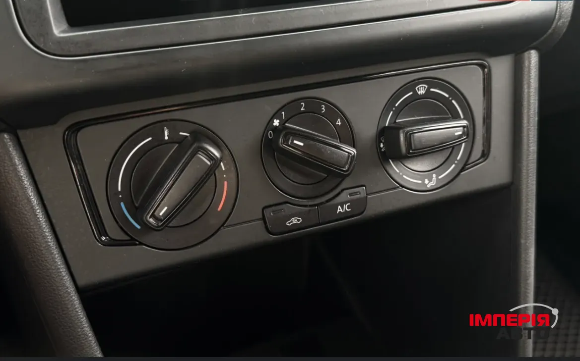 Volkswagen Polo - фото 8