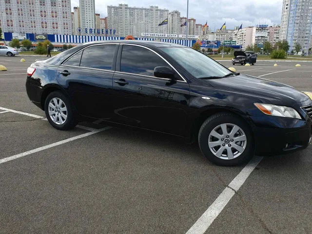 Toyota Camry - фото 2