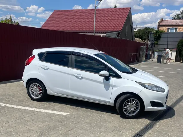Ford Fiesta - фото 1
