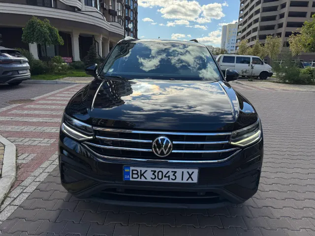 Volkswagen Tiguan - фото 2