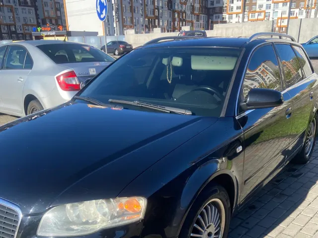 Audi A4 - фото 2