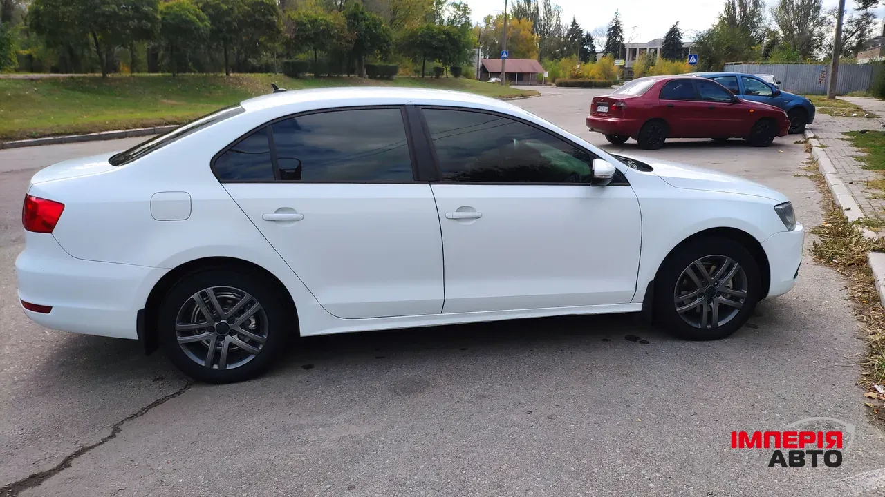 Volkswagen Jetta - фото 2
