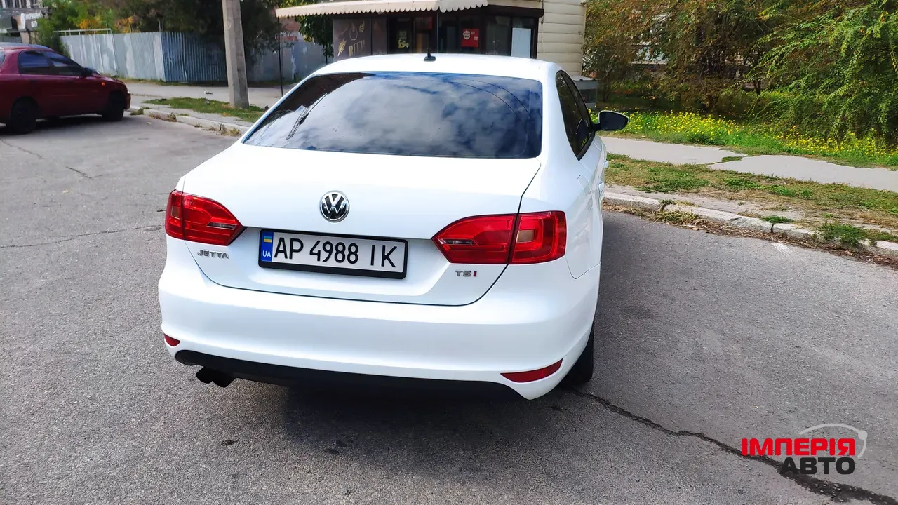 Volkswagen Jetta - фото 4