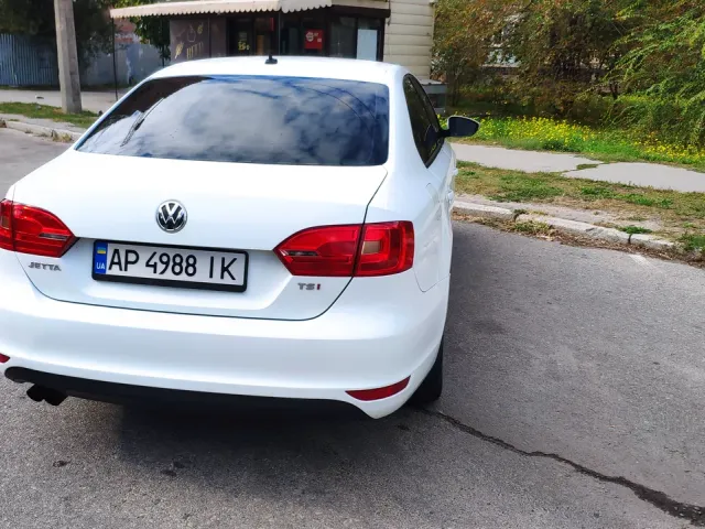 Volkswagen Jetta - фото 4