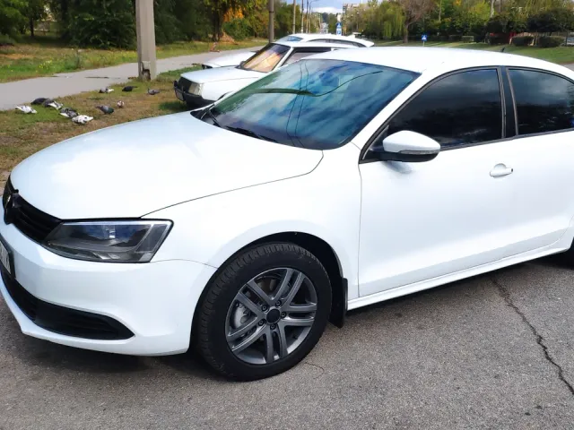 Volkswagen Jetta - фото 1