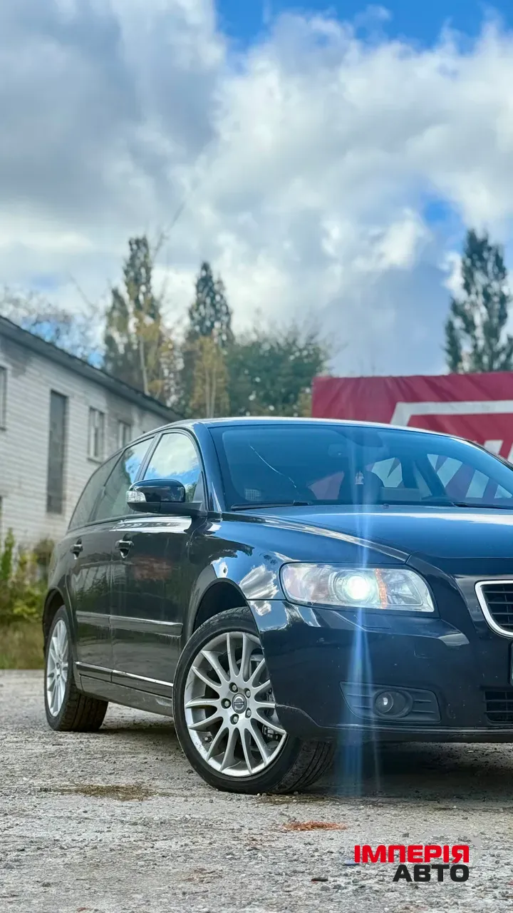 Volvo V50 - фото 1