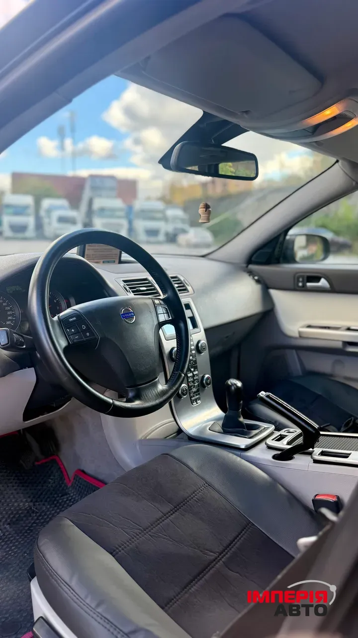 Volvo V50 - фото 10