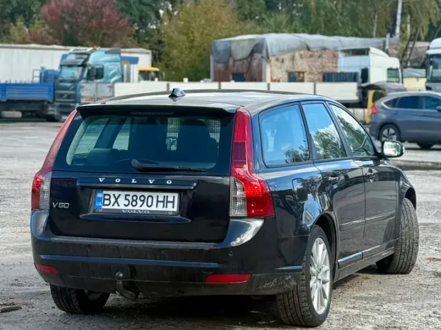 Volvo V50 - фото 2