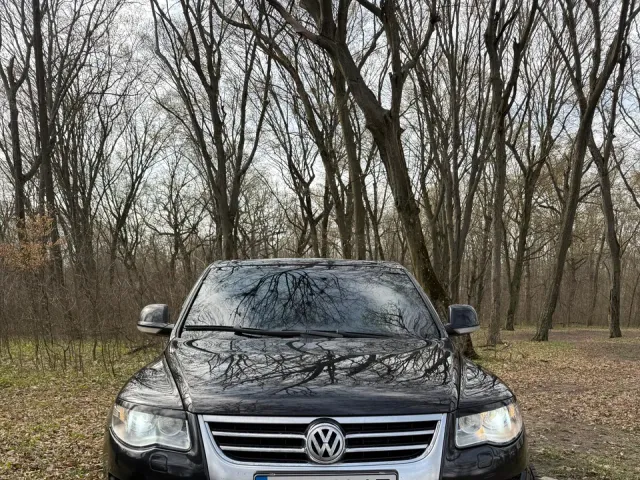 Volkswagen Touareg - фото 2