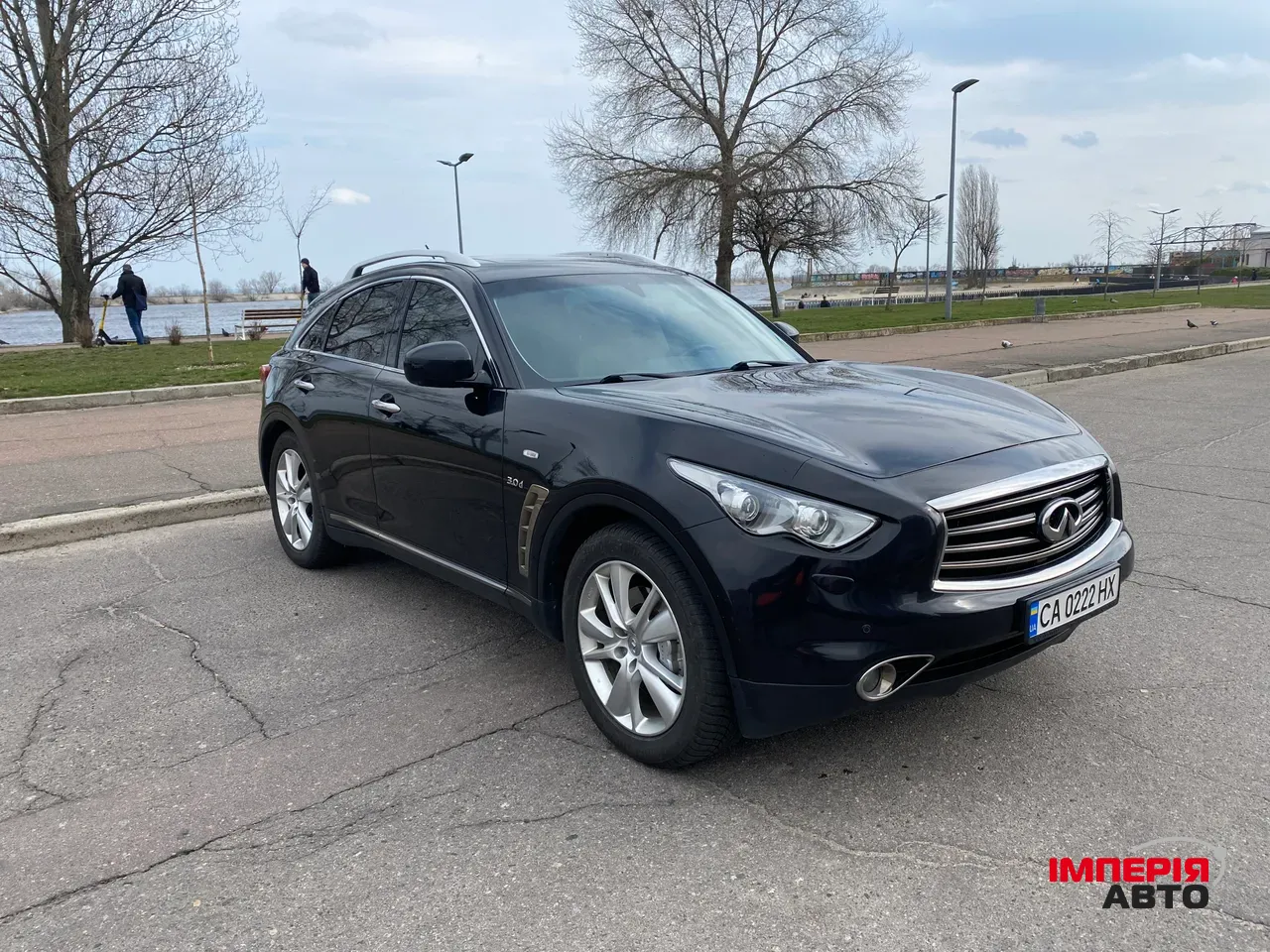 Infiniti QX70 - фото 1