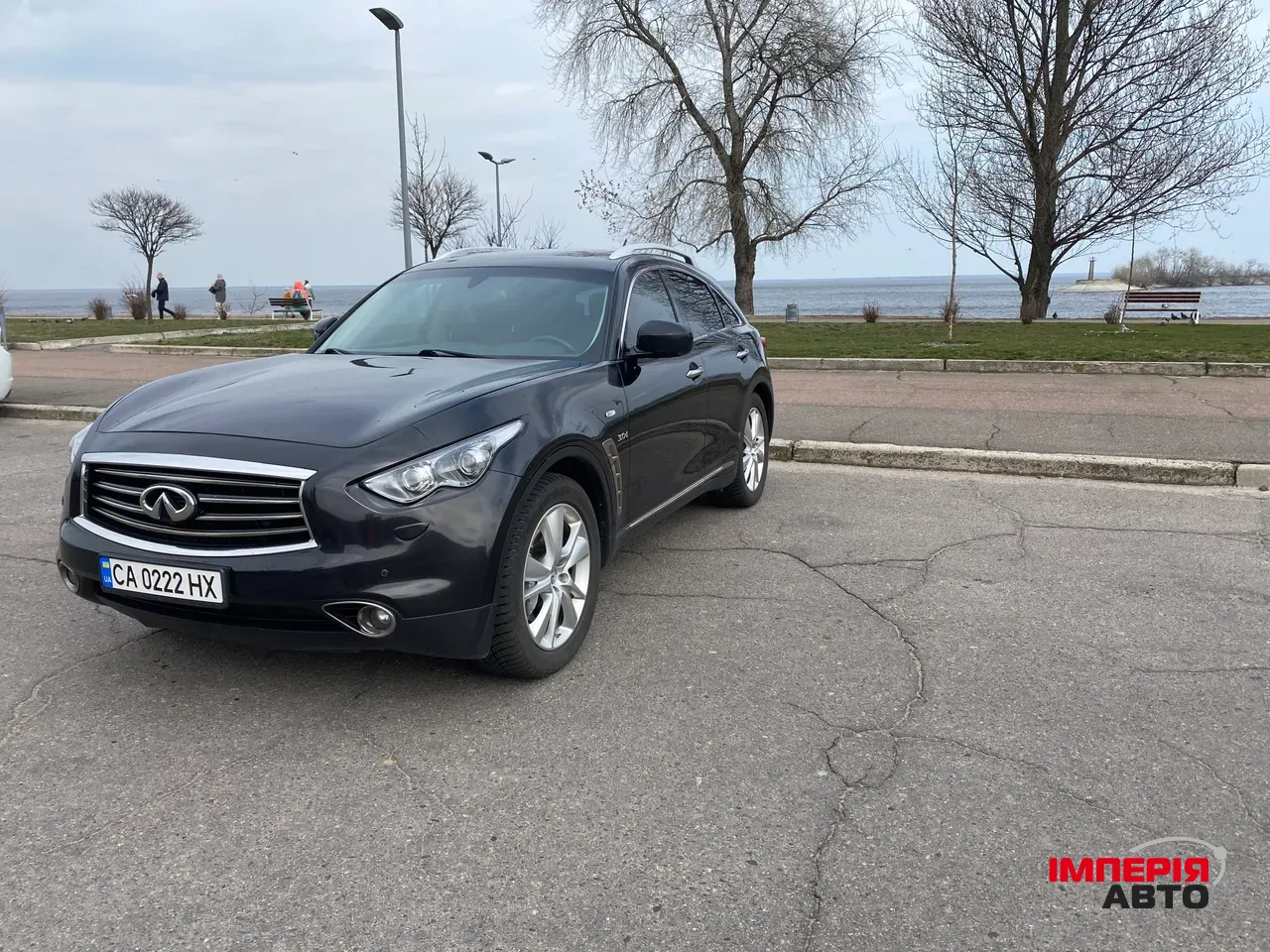 Infiniti QX70 - фото 2