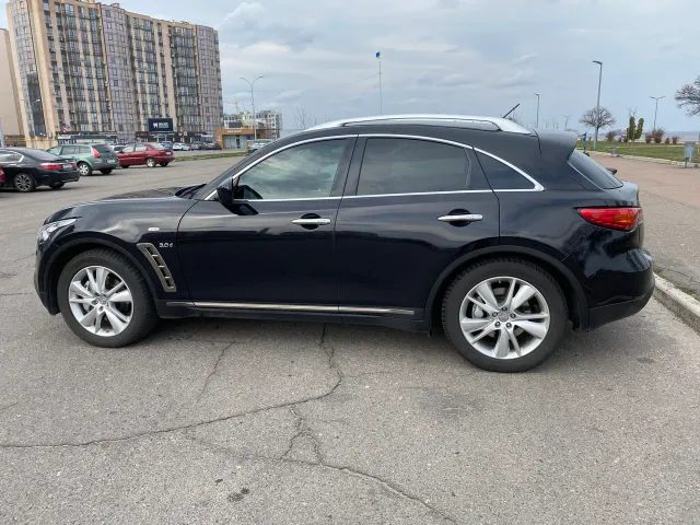 Infiniti QX70 - фото 4