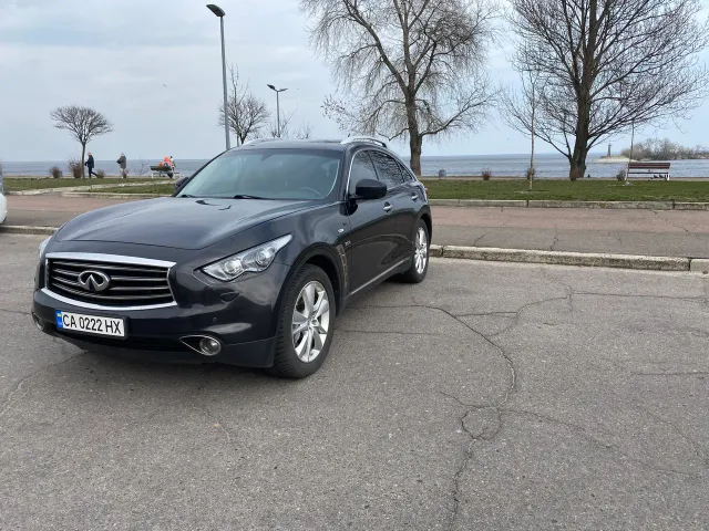 Infiniti QX70 - фото 2