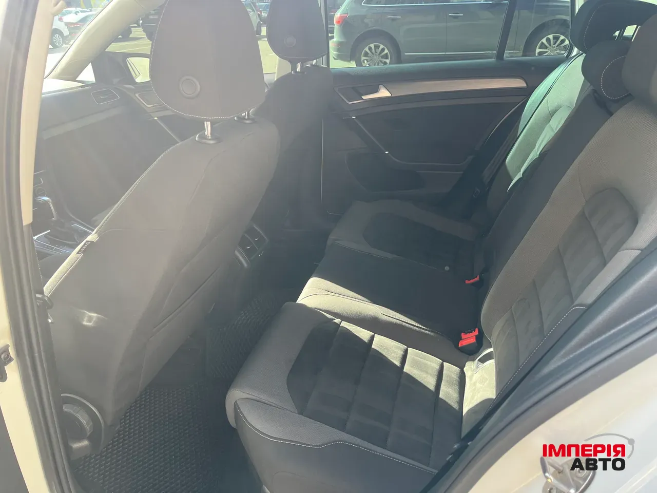 Volkswagen Golf - фото 10