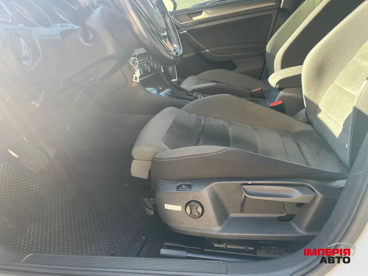 Volkswagen Golf - фото 11