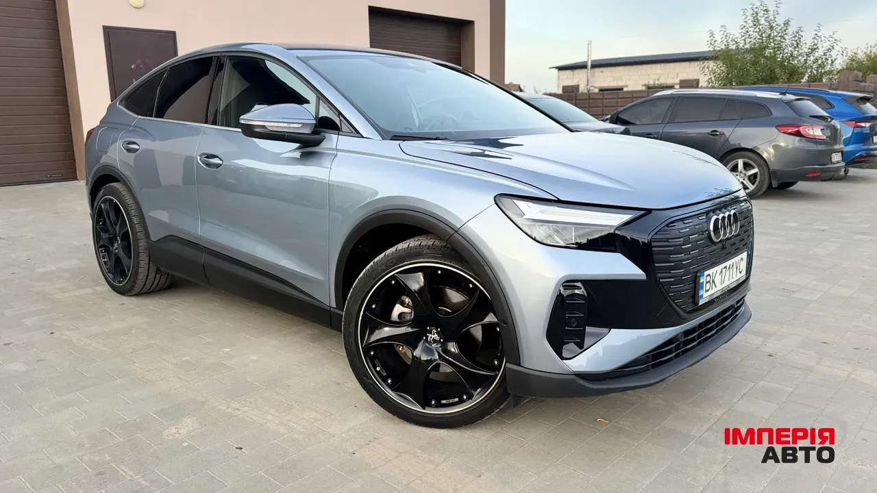 Audi Q4 Sportback e-tron - фото 1