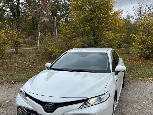 Toyota Camry - фото 2