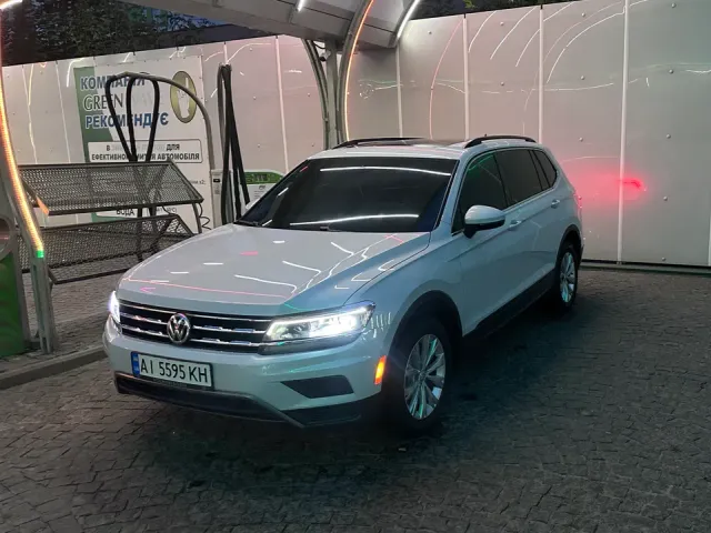 Volkswagen Tiguan - фото 1