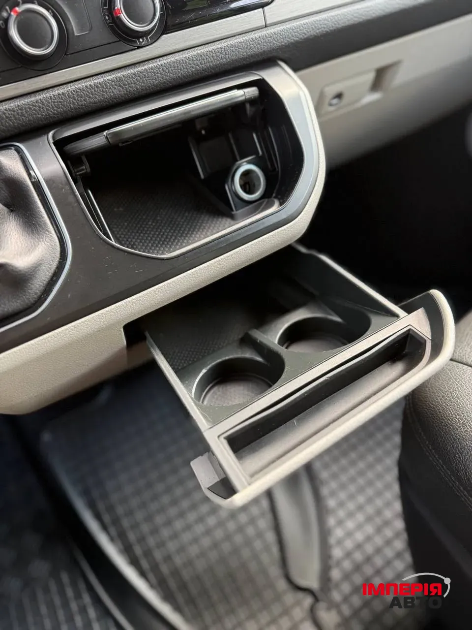 Volkswagen Transporter - фото 23