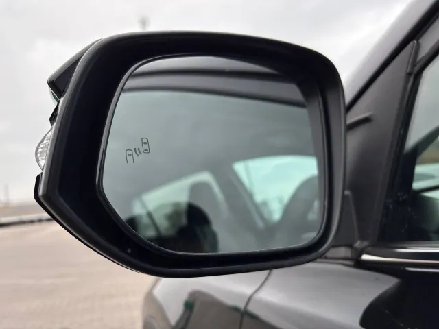 Toyota RAV4 - фото 1