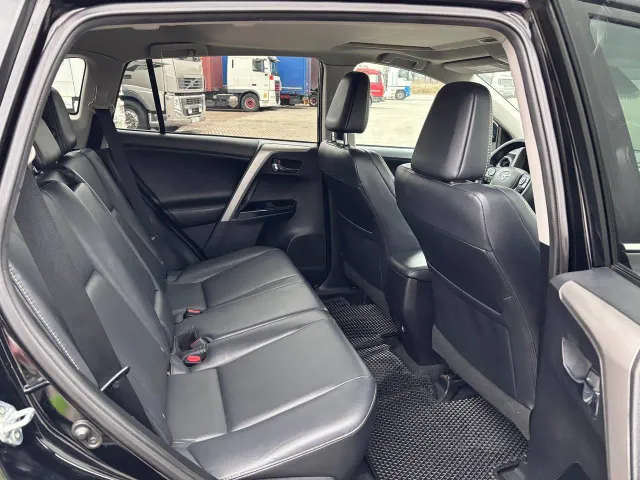 Toyota RAV4 - фото 5
