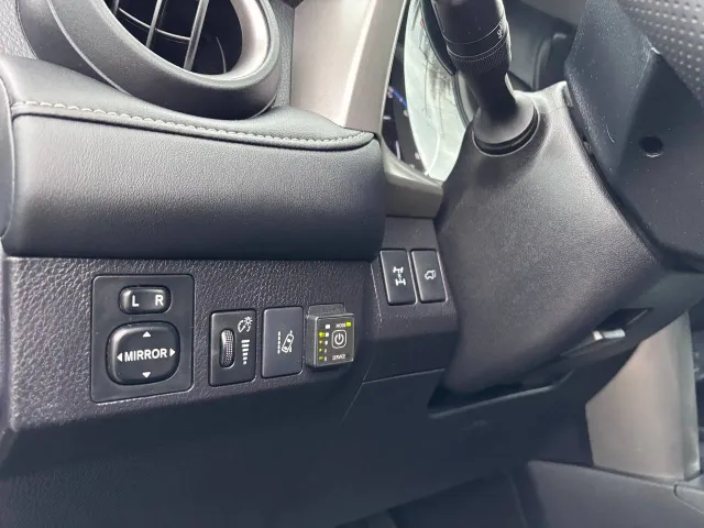 Toyota RAV4 - фото 3