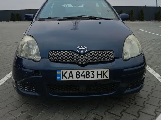 Toyota Yaris - фото 1
