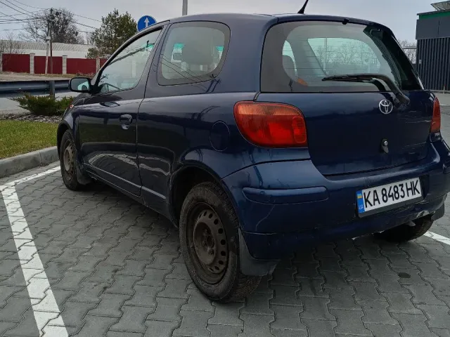 Toyota Yaris - фото 2