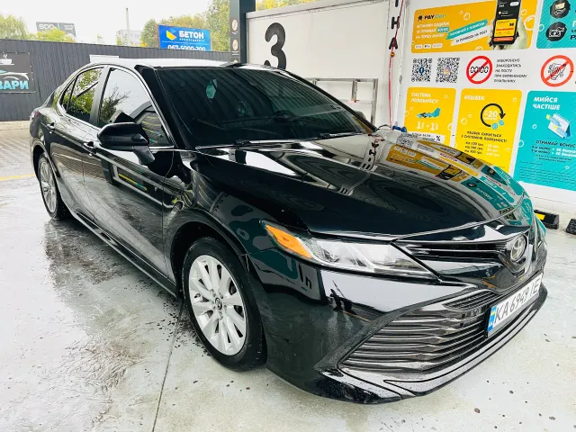 Toyota Camry - фото 1